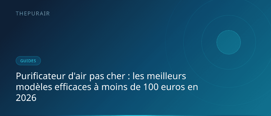 Purificateur d'air compact posé sur un bureau dans un appartement moderne